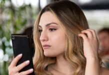 A mobiltelefon etikett és az emberek A mobiltelefon etikett és az emberek