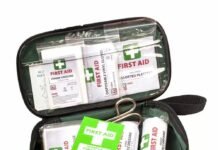Az elsősegély-felszerelés kötelező elem