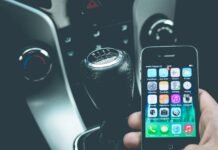 Telefonon navigációs szoftvert használni vezetés közben tilos!